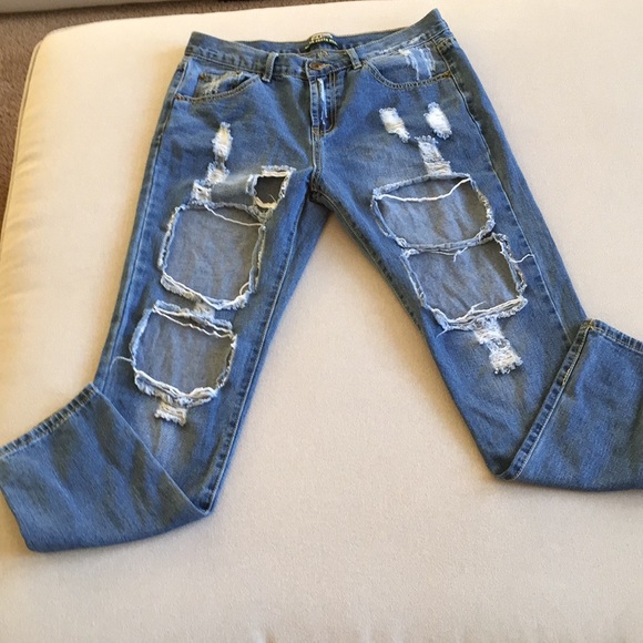 top trends Denim - Top Trends Super Distressed Skinny Jeans